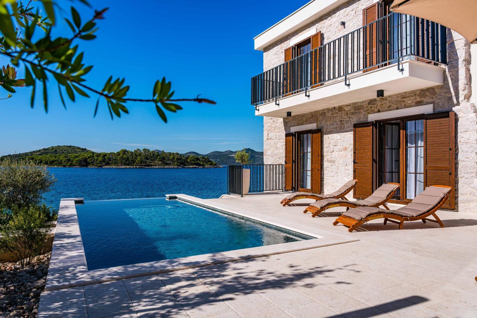 Villa Seafront Draga With Heated Infinity Pool Mali Iz