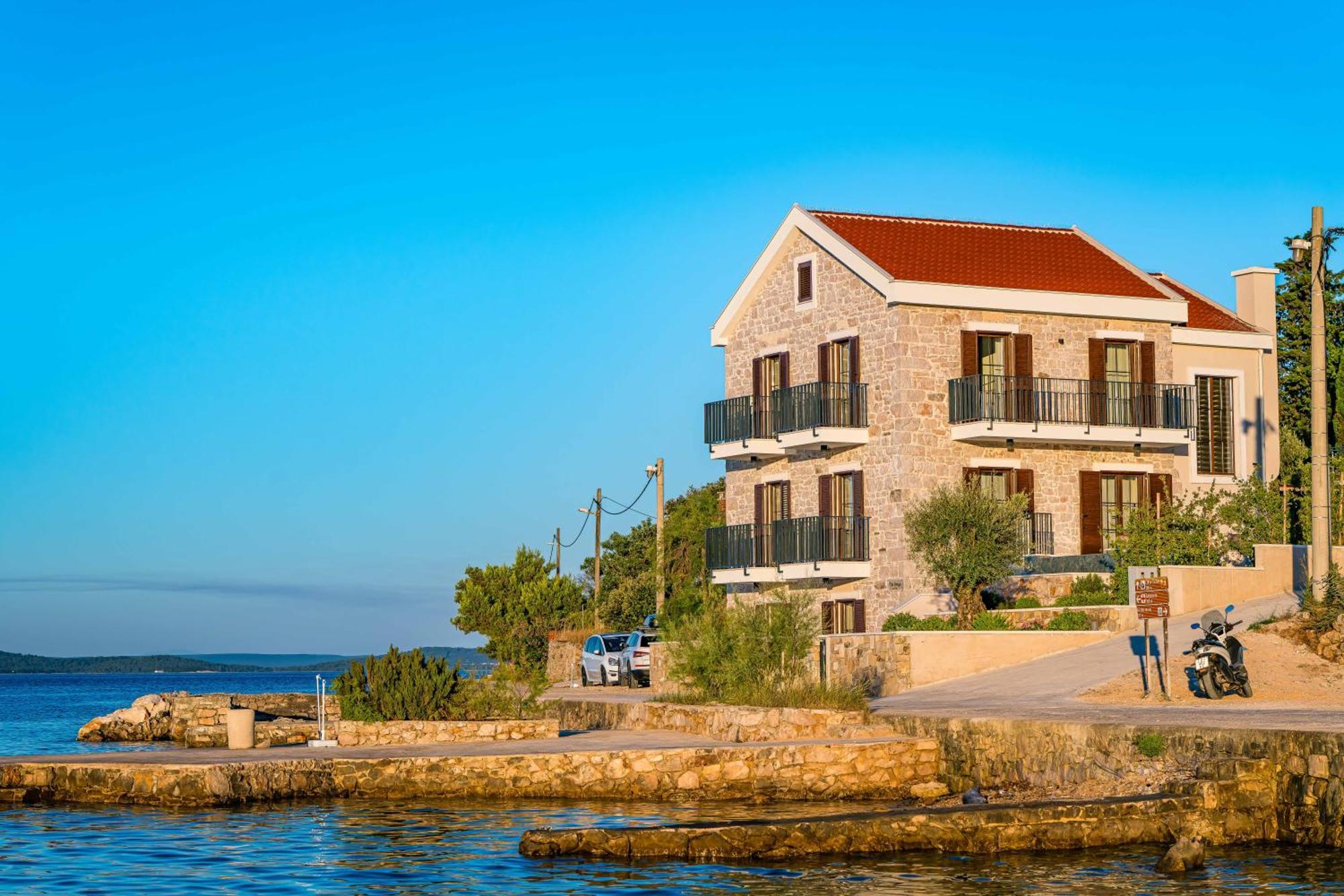 Seafront Draga With Heated Infinity Pool