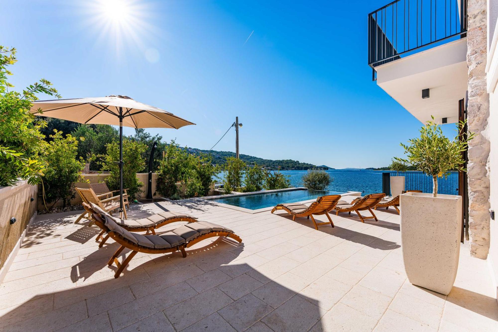Villa Seafront Draga With Heated Infinity Pool *
