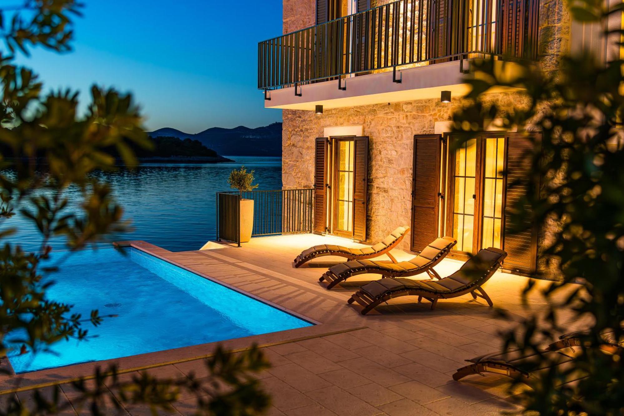 Villa Seafront Draga With Heated Infinity Pool Mali Iz
