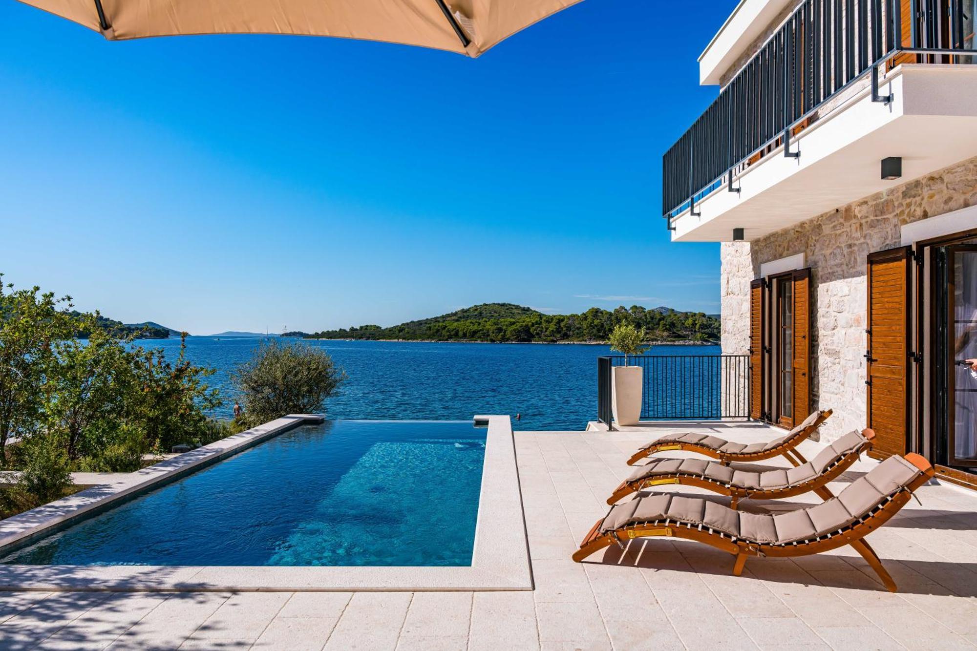 Seafront Draga With Heated Infinity Pool Villa Mali Iz