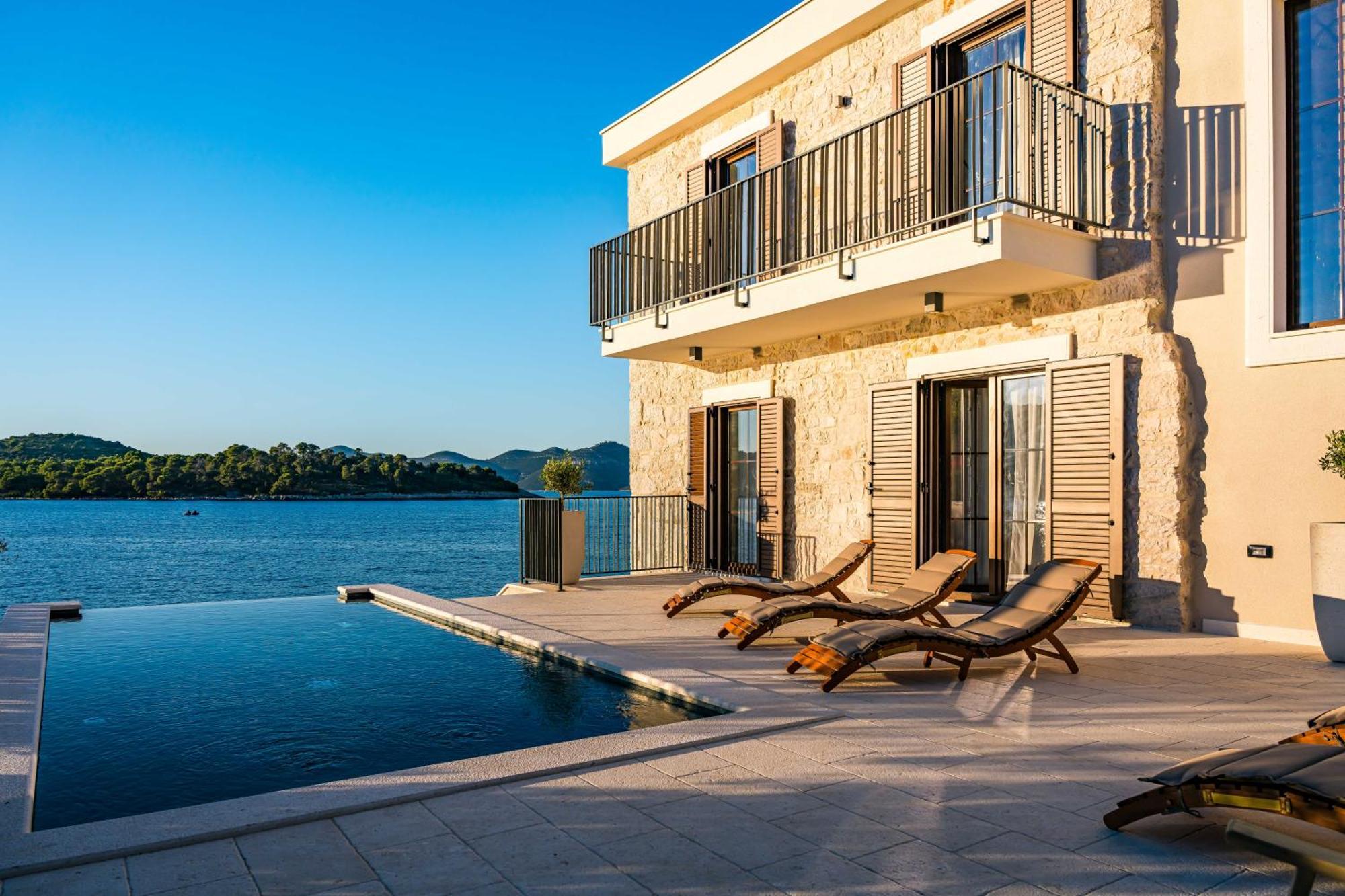 Seafront Draga With Heated Infinity Pool Villa *