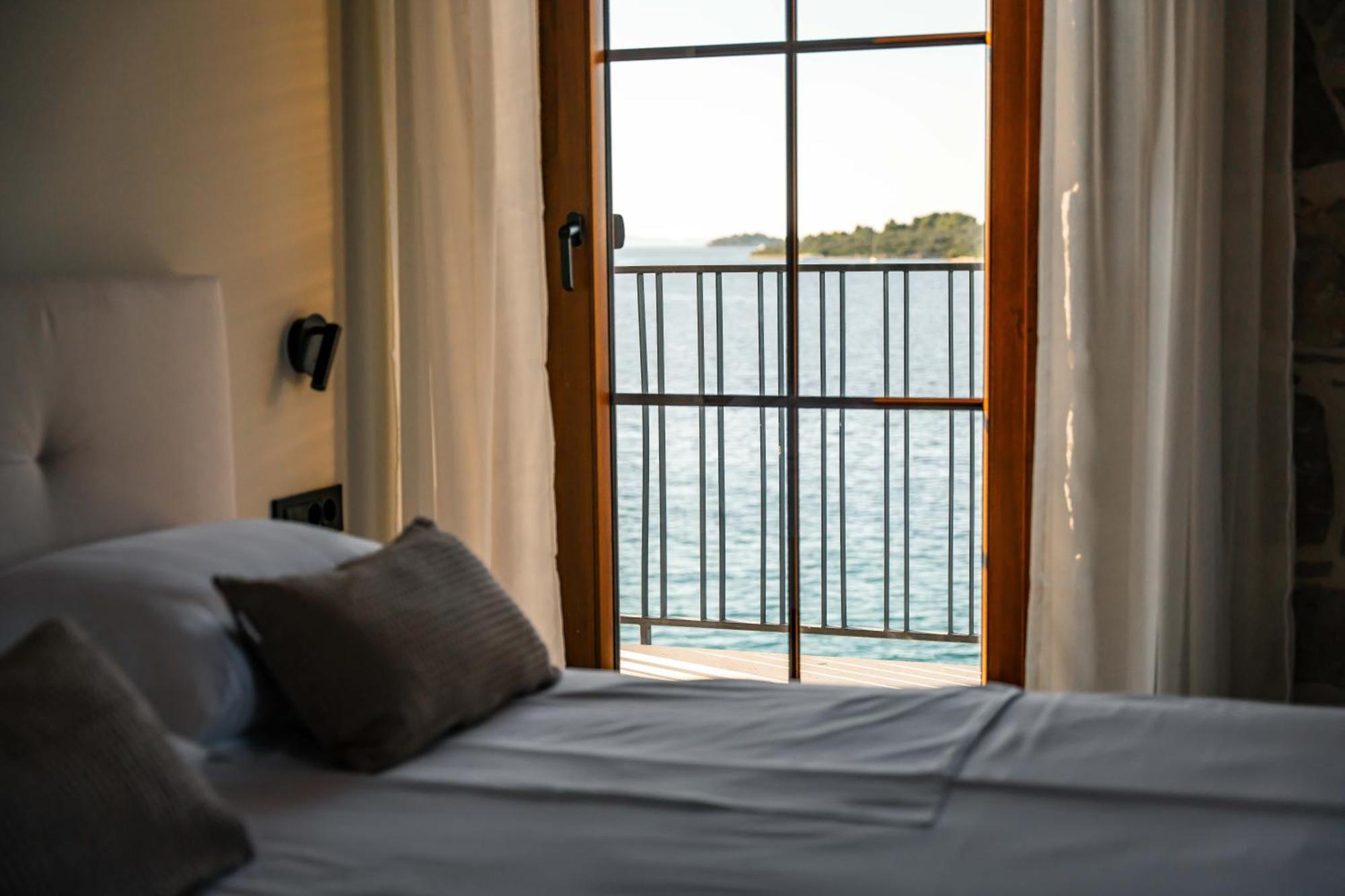Seafront Draga With Heated Infinity Pool * Mali Iz