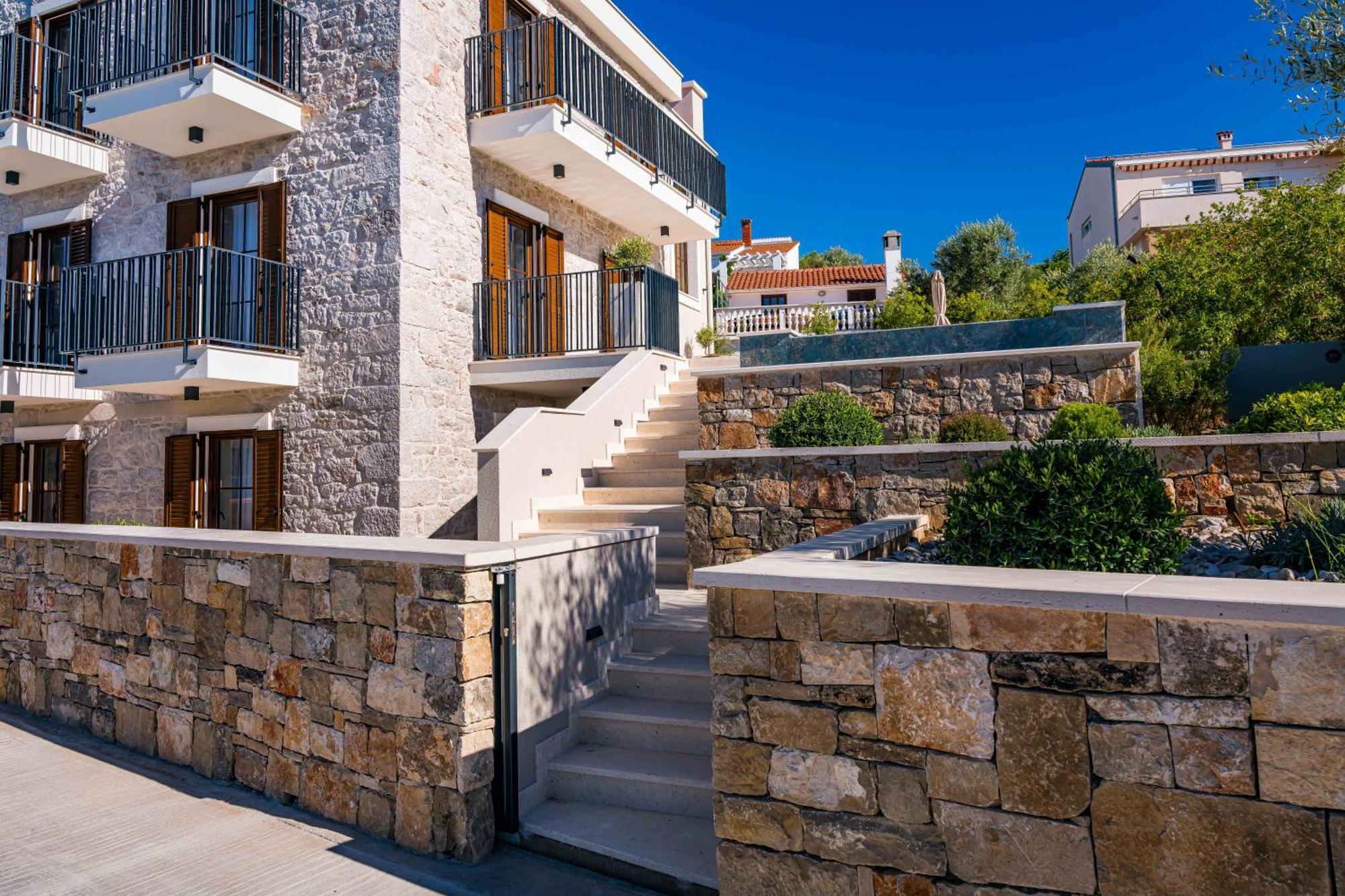 Seafront Draga With Heated Infinity Pool Villa *