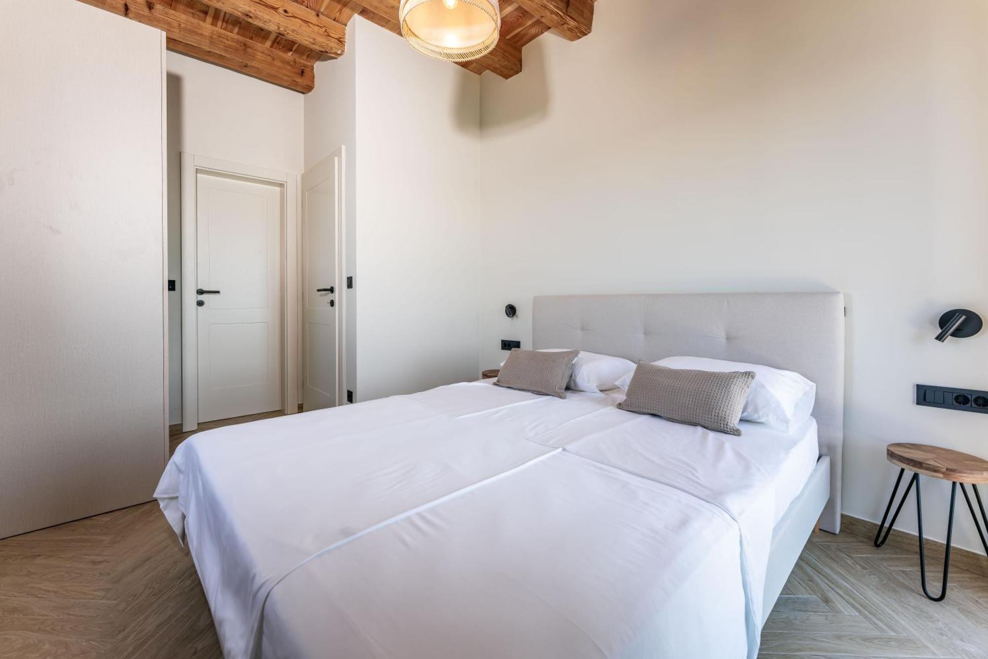 Seafront Draga With Heated Infinity Pool Villa Mali Iz