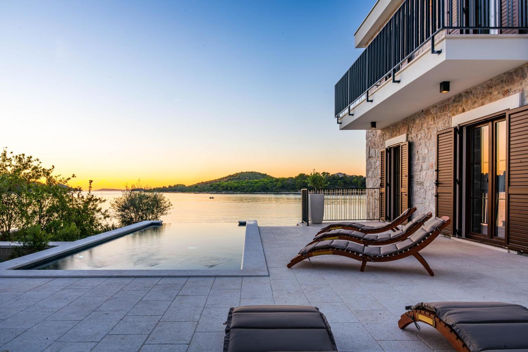 Seafront Draga With Heated Infinity Pool Villa Mali Iz
