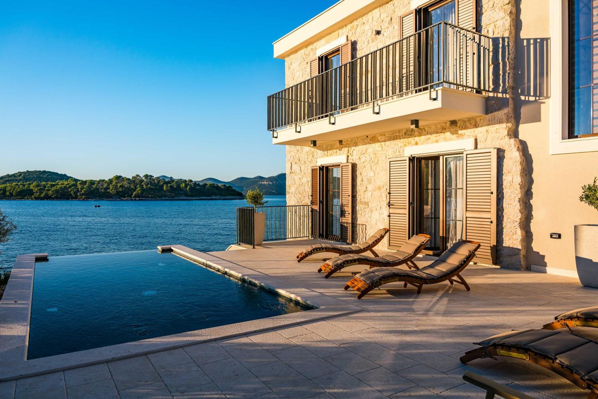 Villa Seafront Draga With Heated Infinity Pool Mali Iz
