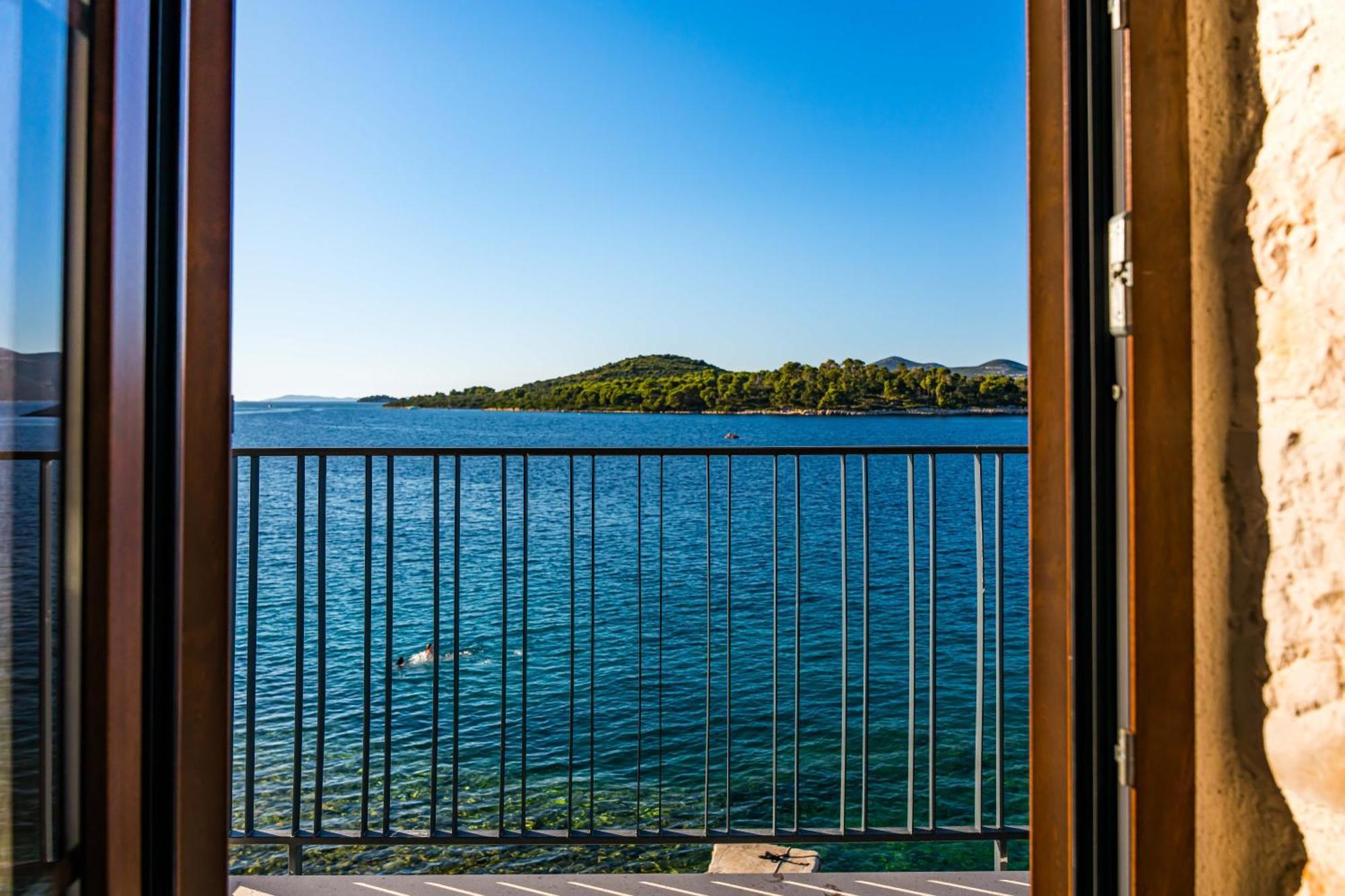 Seafront Draga With Heated Infinity Pool *