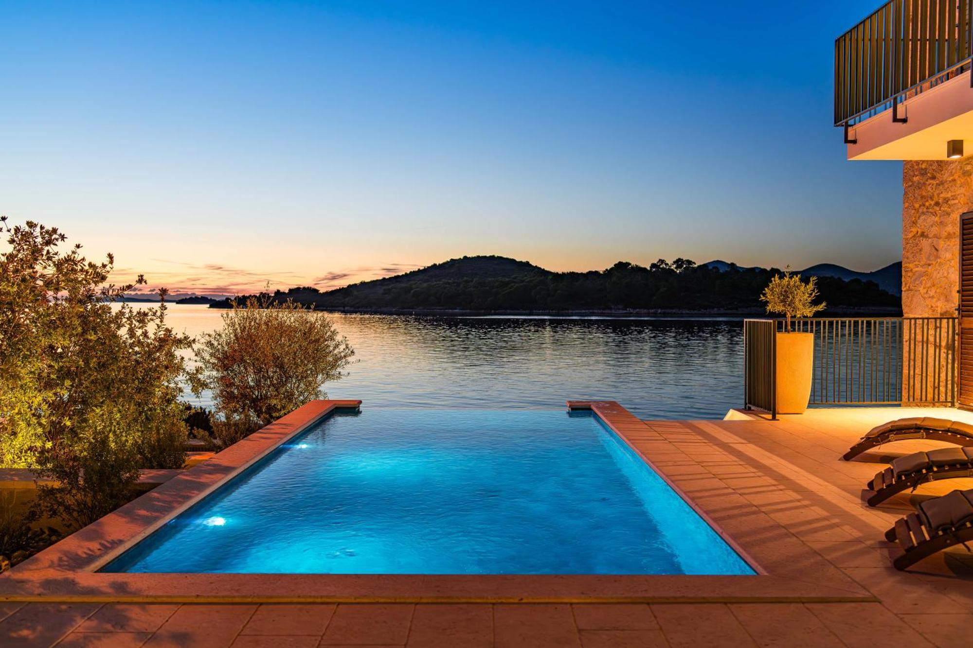 Seafront Draga With Heated Infinity Pool * Mali Iz