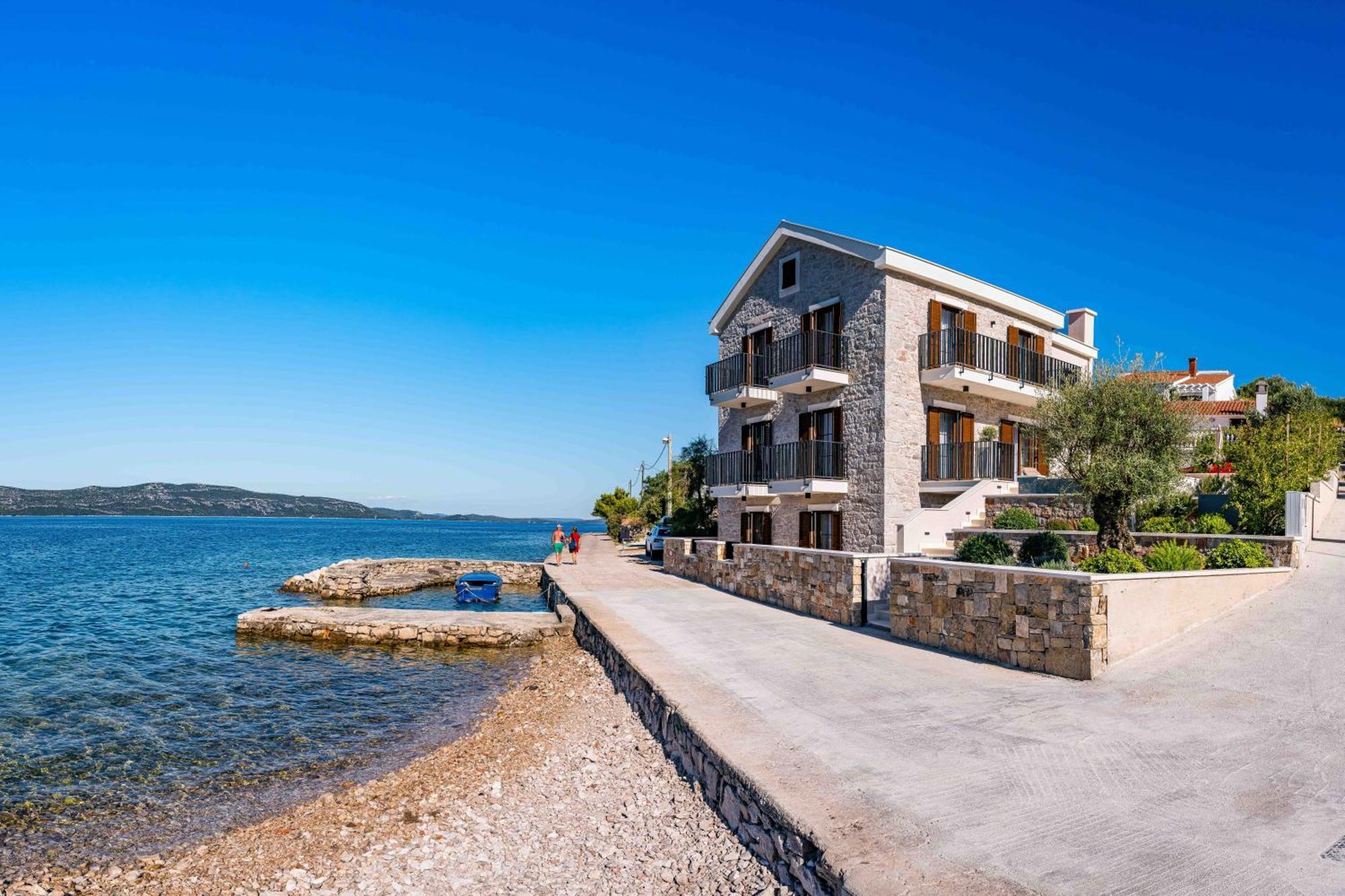 Seafront Draga With Heated Infinity Pool Mali Iz