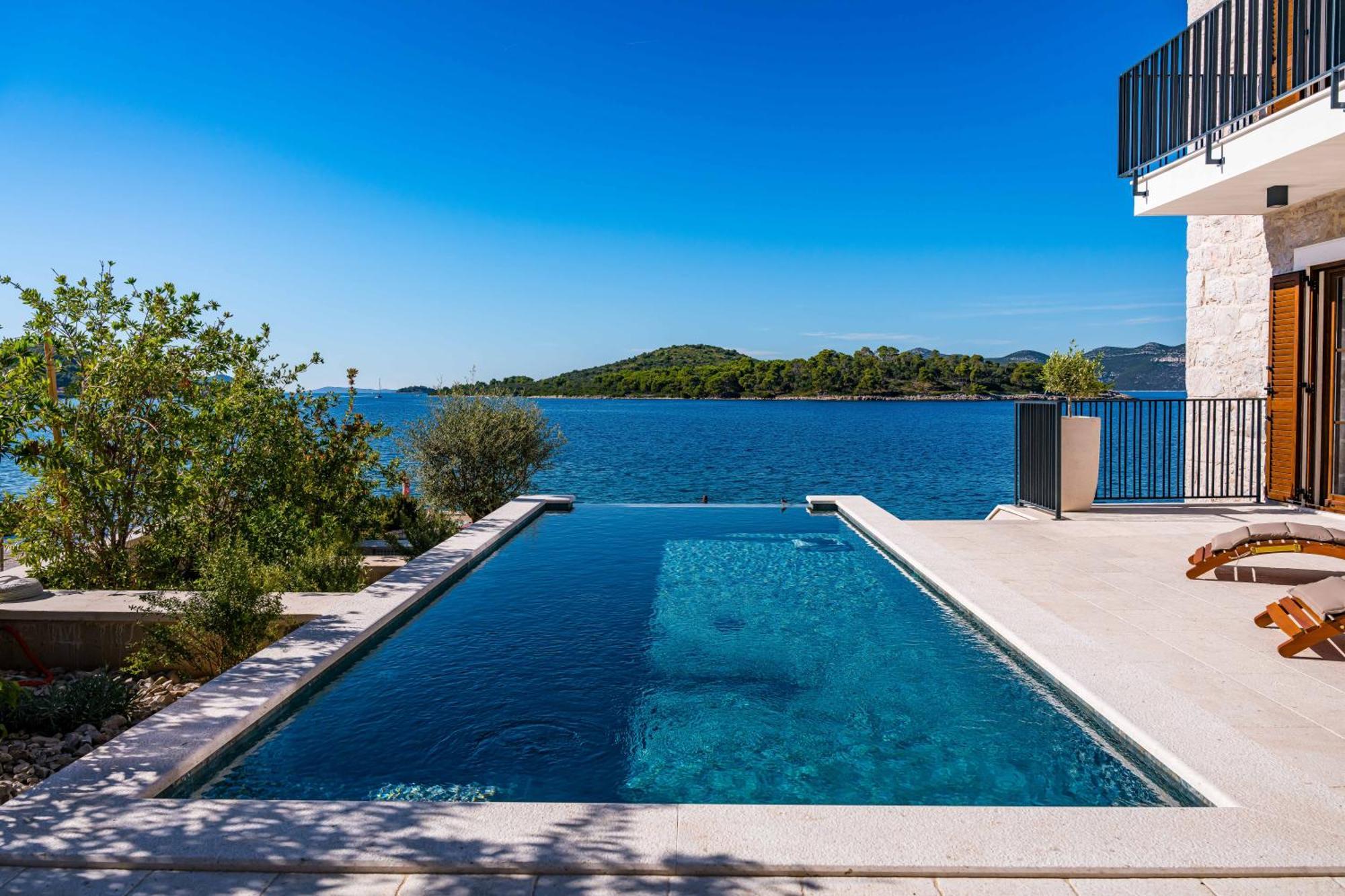 Seafront Draga With Heated Infinity Pool Villa Mali Iz