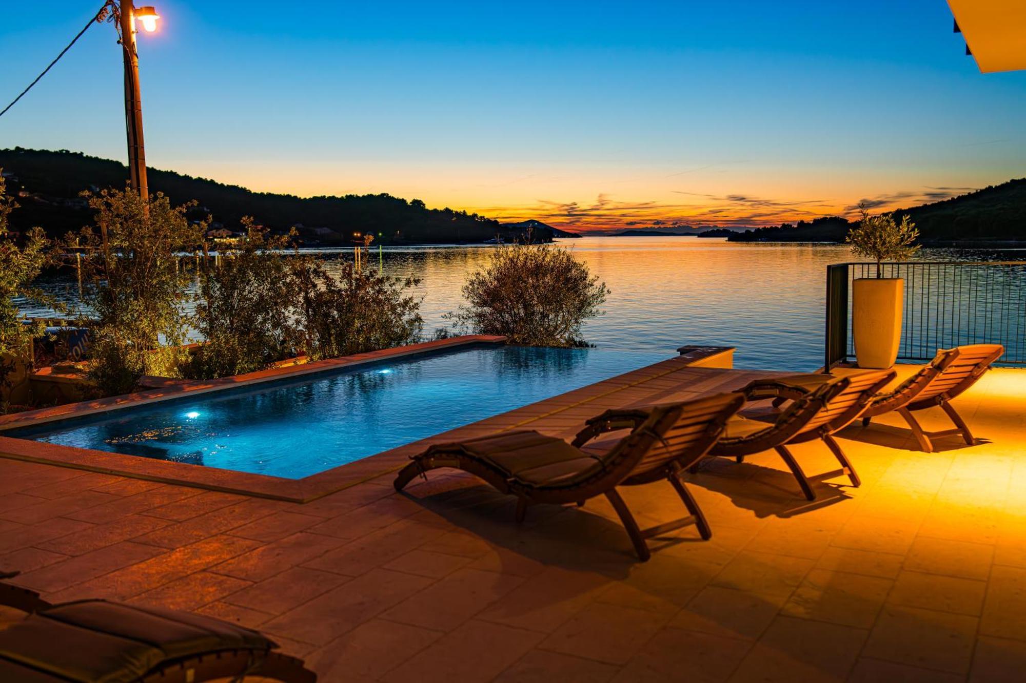 Seafront Draga With Heated Infinity Pool *