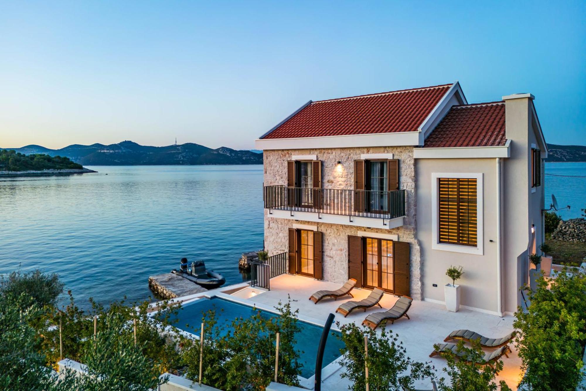 Seafront Draga With Heated Infinity Pool