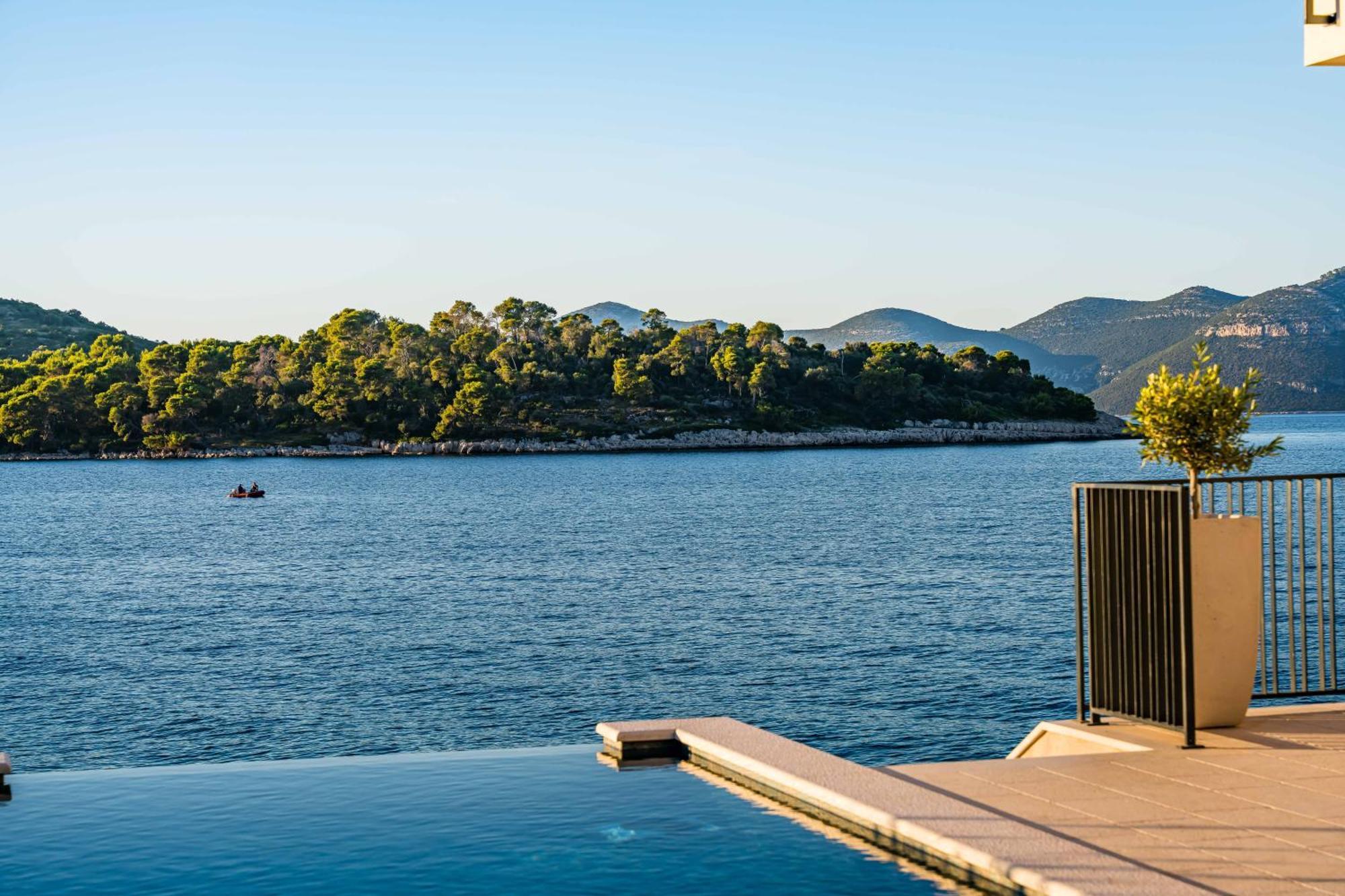 Seafront Draga With Heated Infinity Pool Villa *